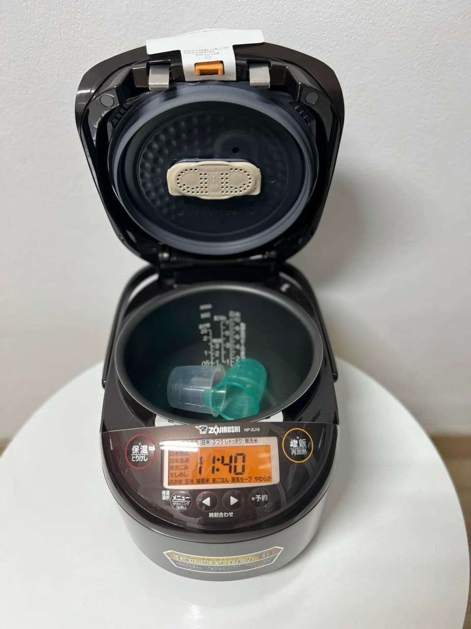 Nồi cơm điện Zojirushi NP-ZU18-TD