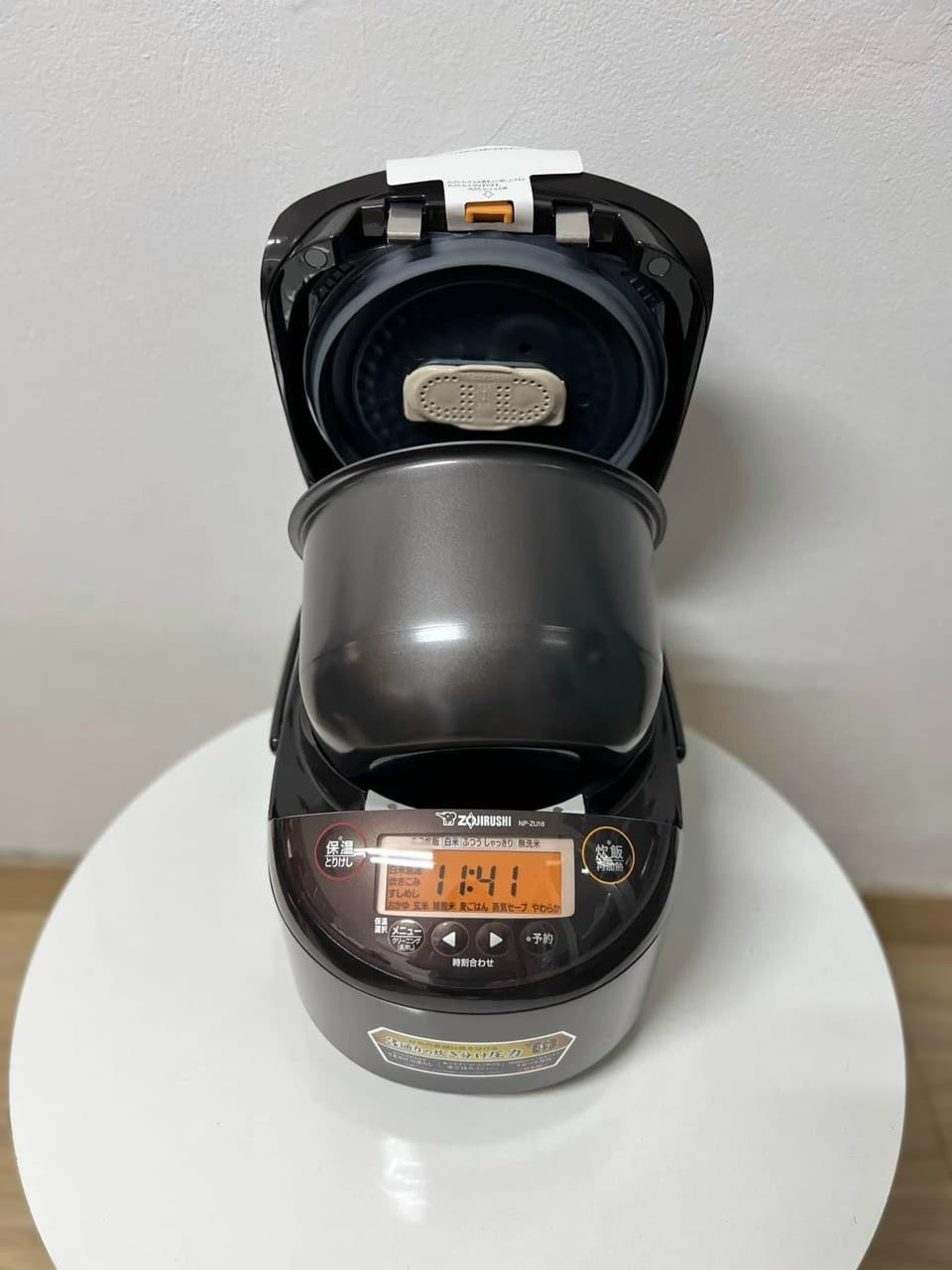 Nồi cơm điện Zojirushi NP-ZU18-TD